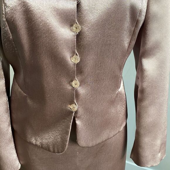 Emily Woman’s 2-Piece Suit - Picture 3 of 10